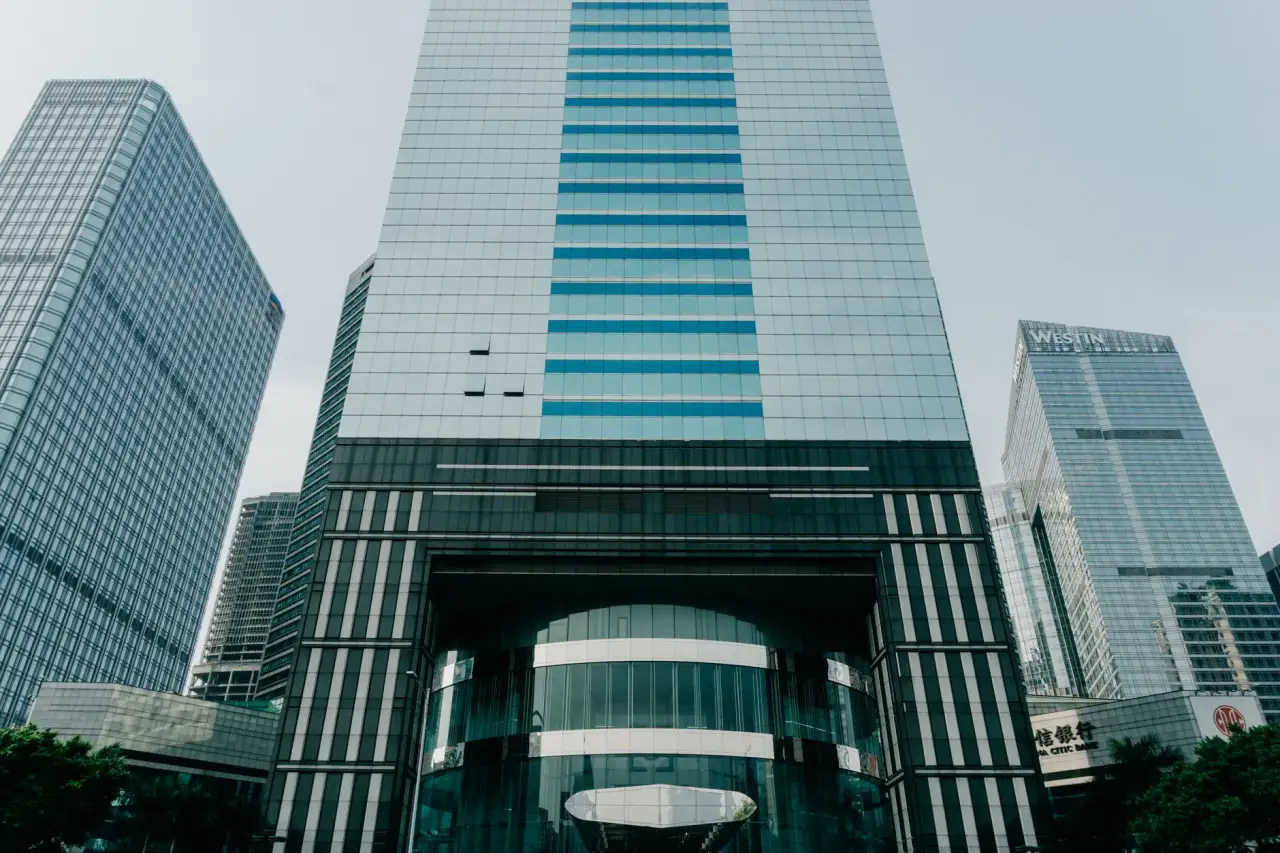 铜门与防盗门对比分析:松岩精铜御造门业的产品优势与适用场景